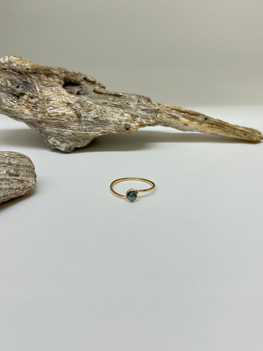 Mothers day stacking family ring Or 14 carats recyclé et topaz bleu Fait en Outaouais W Jewellery