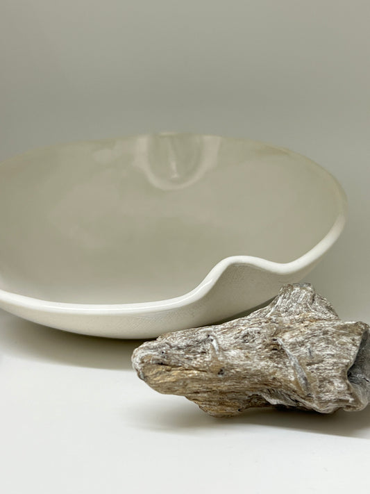 Petit bol courbé Porcelaine Trudy Crane Tournée à la main à Montréal Looks like white