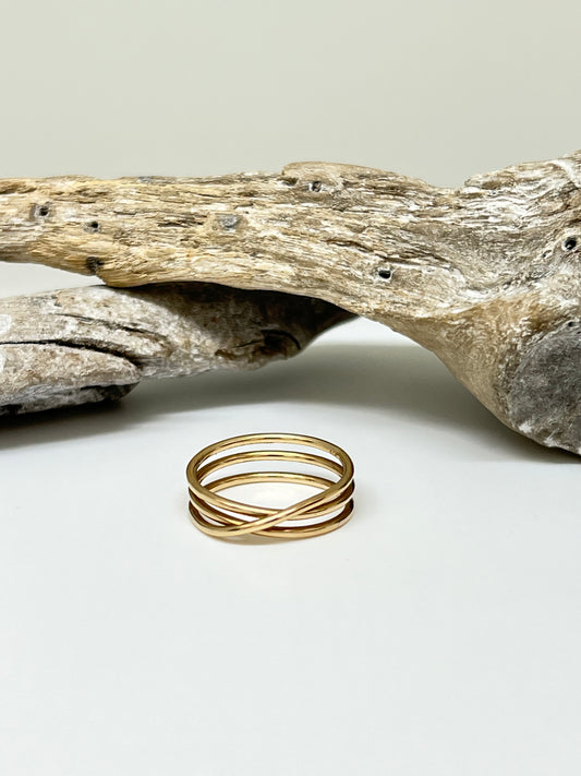 Bague entrelacée Or 14 carats recyclé Fait main en Outaouais W Jewellery