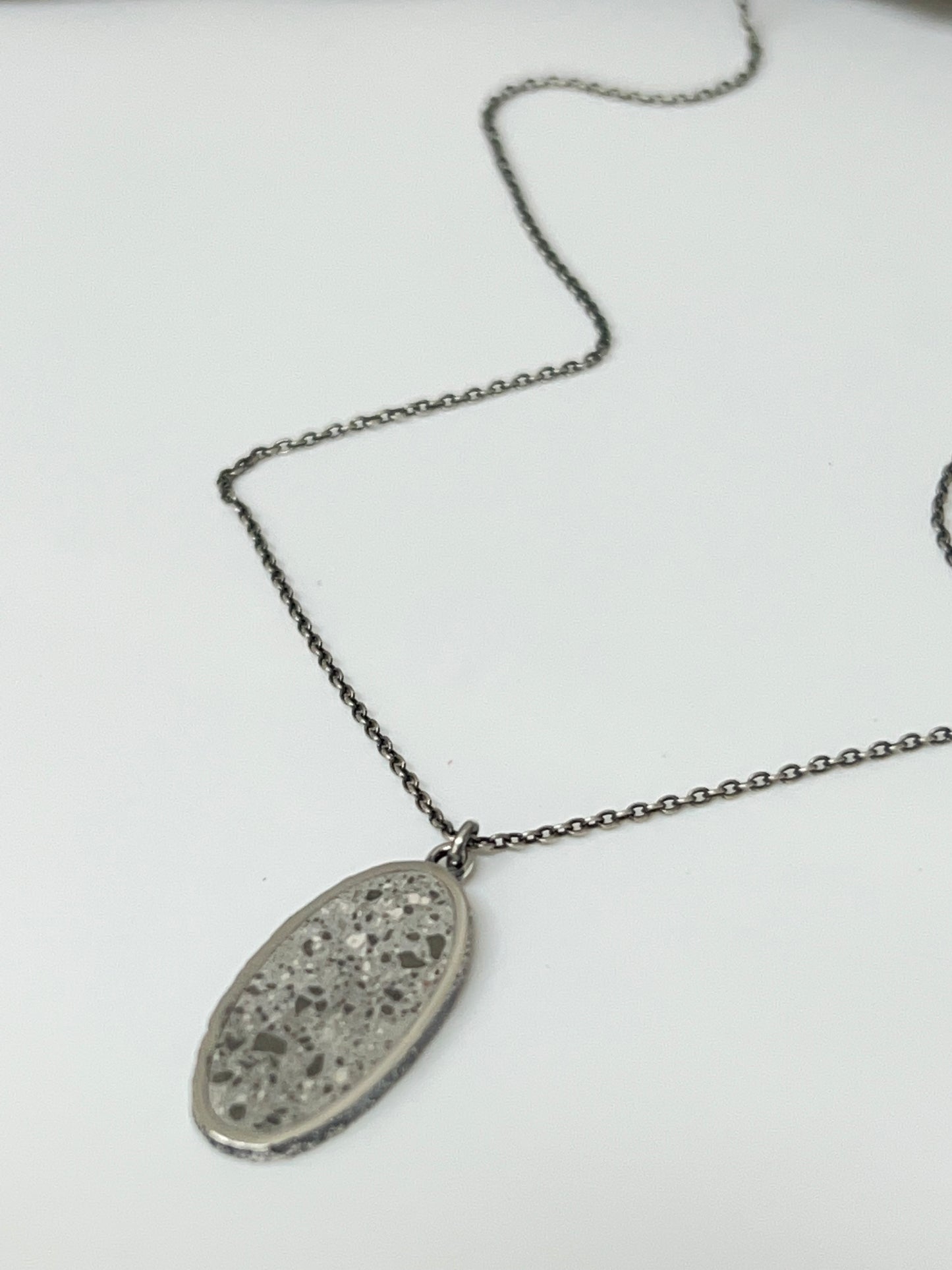 Collier Argent 925 et Béton résine Fait à Montréal NJ05G CATRIE