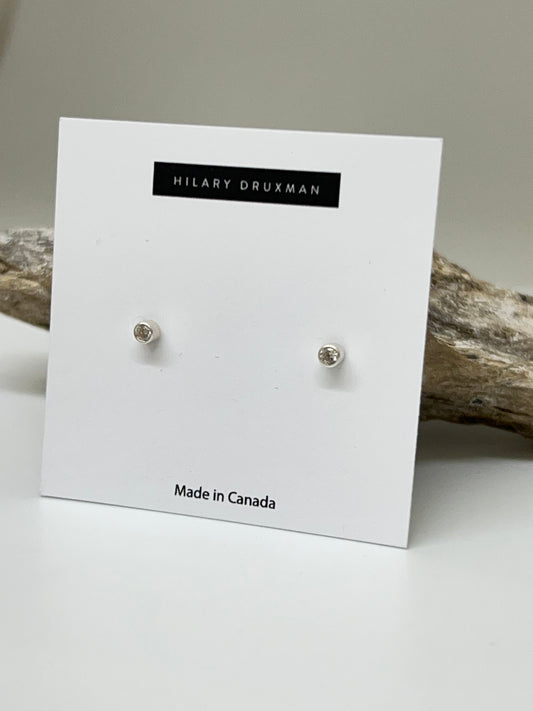 Boucles micro clous Argent avec Zircon Fait à Winnipeg par Hilary Druxman 37e1.5