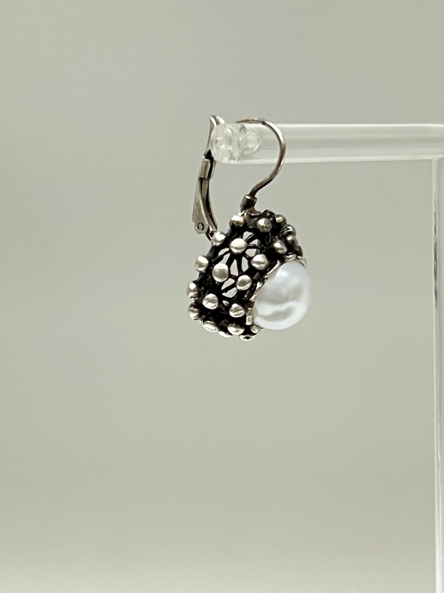 Boucles d'oreille Gala Zamac dessinée à Montréal