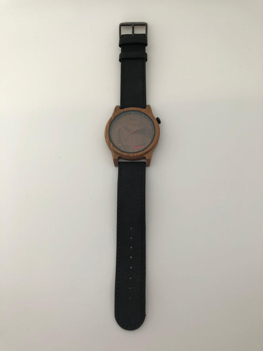 Montre Rocky Mountain en Bois Dessinée au Québec Inua