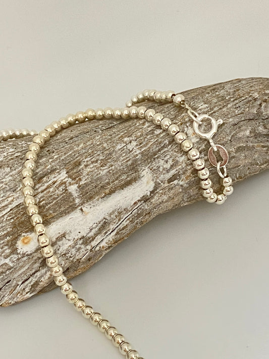 Simple Dainty Silver Bead Necklace Fait à la main à Montréal Camillette