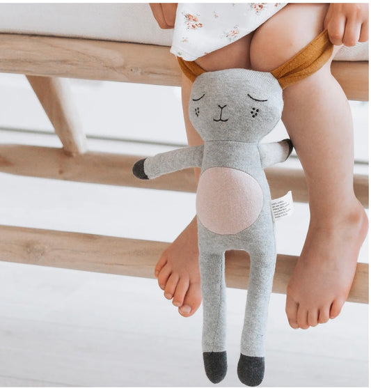 Lapin Maggie peluche dessinée en Australie And the Little Dog Laughed Lapin Maggie