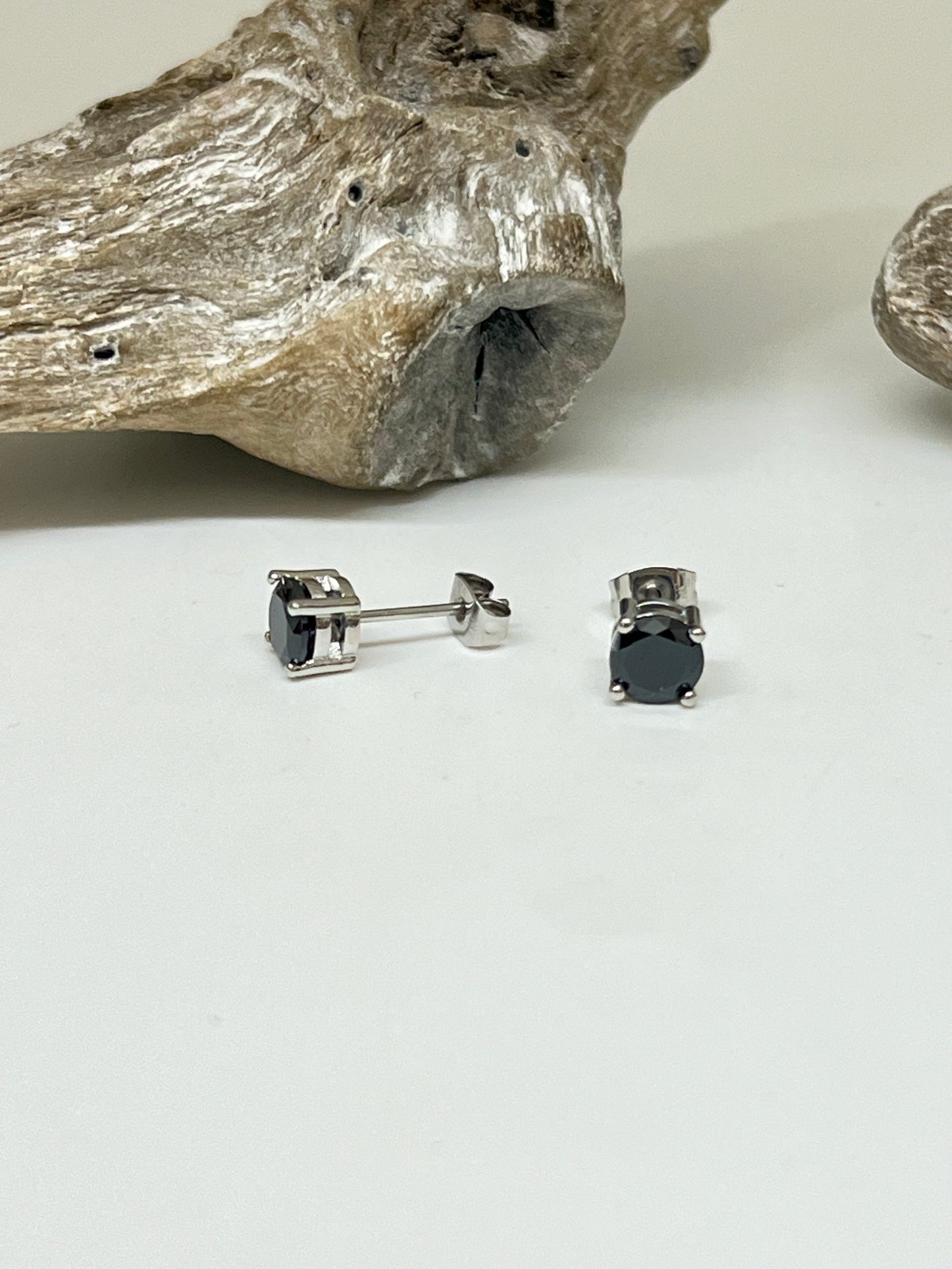 Black cubic zircon en Acier inoxydable, dessinée par Arz Steel Montréal AS-R127 