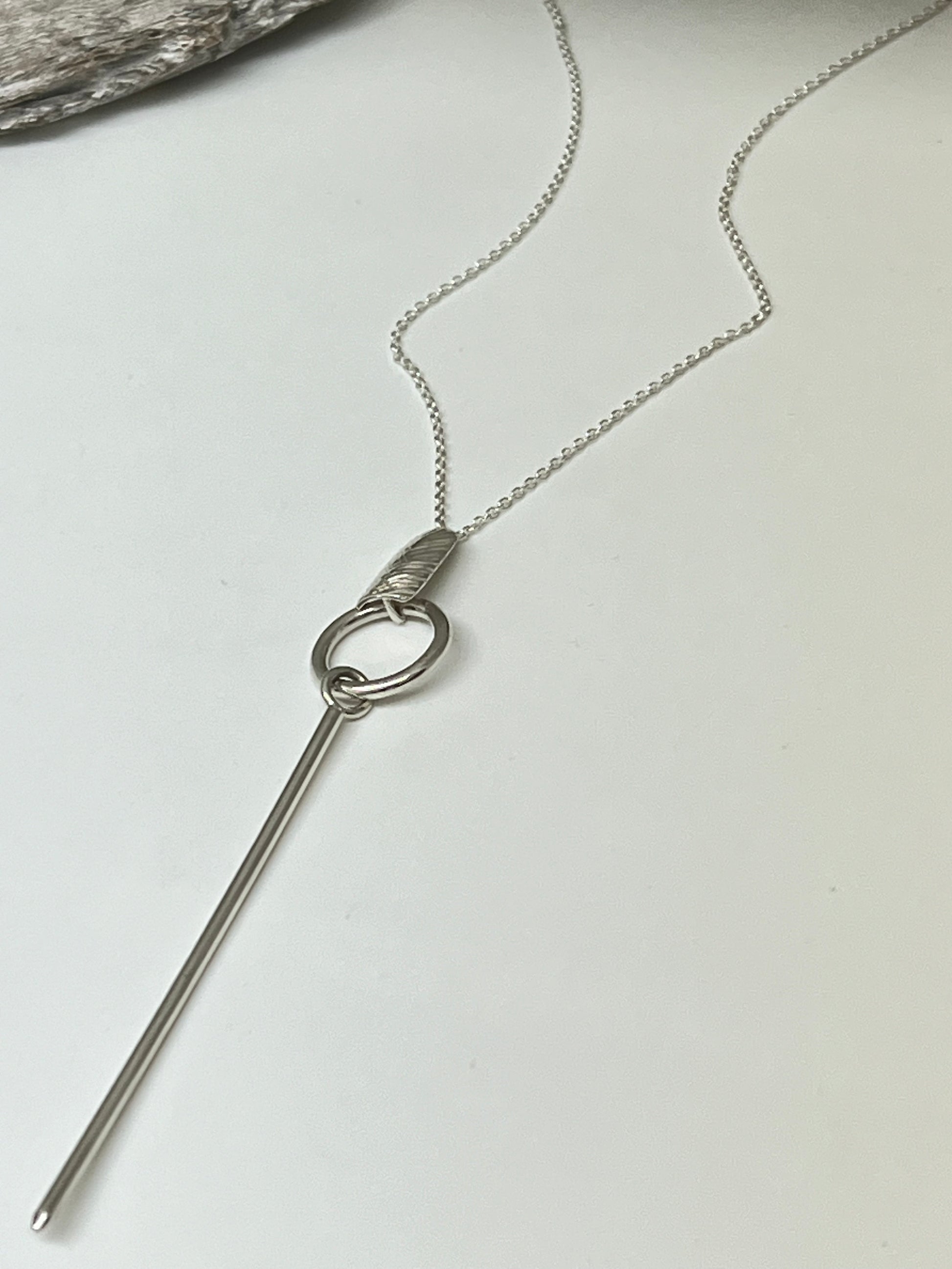 Madonna - Collier long avec pendentif Fait main à Montréal Véronique Roy Madonna