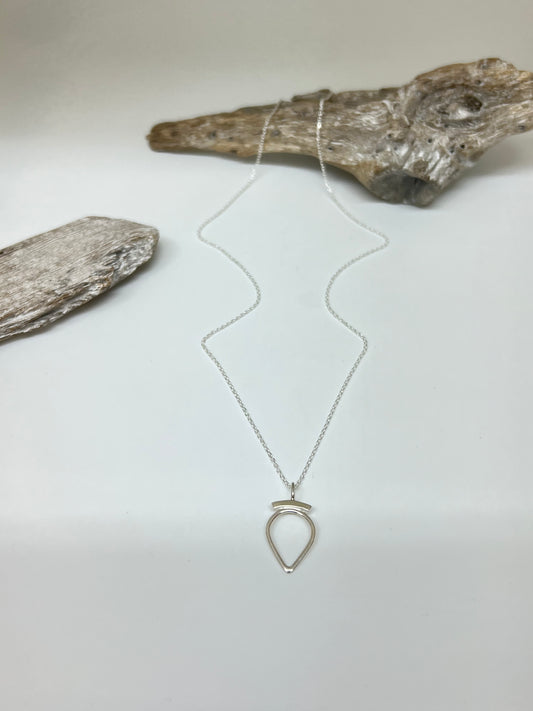 Frelishburg, pendentif quartz rose en argent  Fait main à Montréal