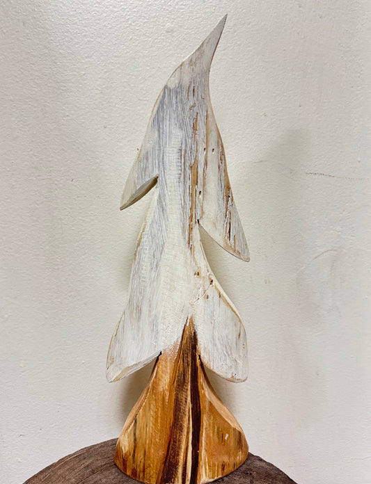 Sapin blanc sur pied fait de bois recyclé Fait main à Cap Santé Bertrand Massé Artiste