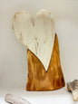 Coeur blanc sur base en bois naturel fait de bois recyclé Fait main à Cap Santé Bertrand Massé Artiste c+b-12