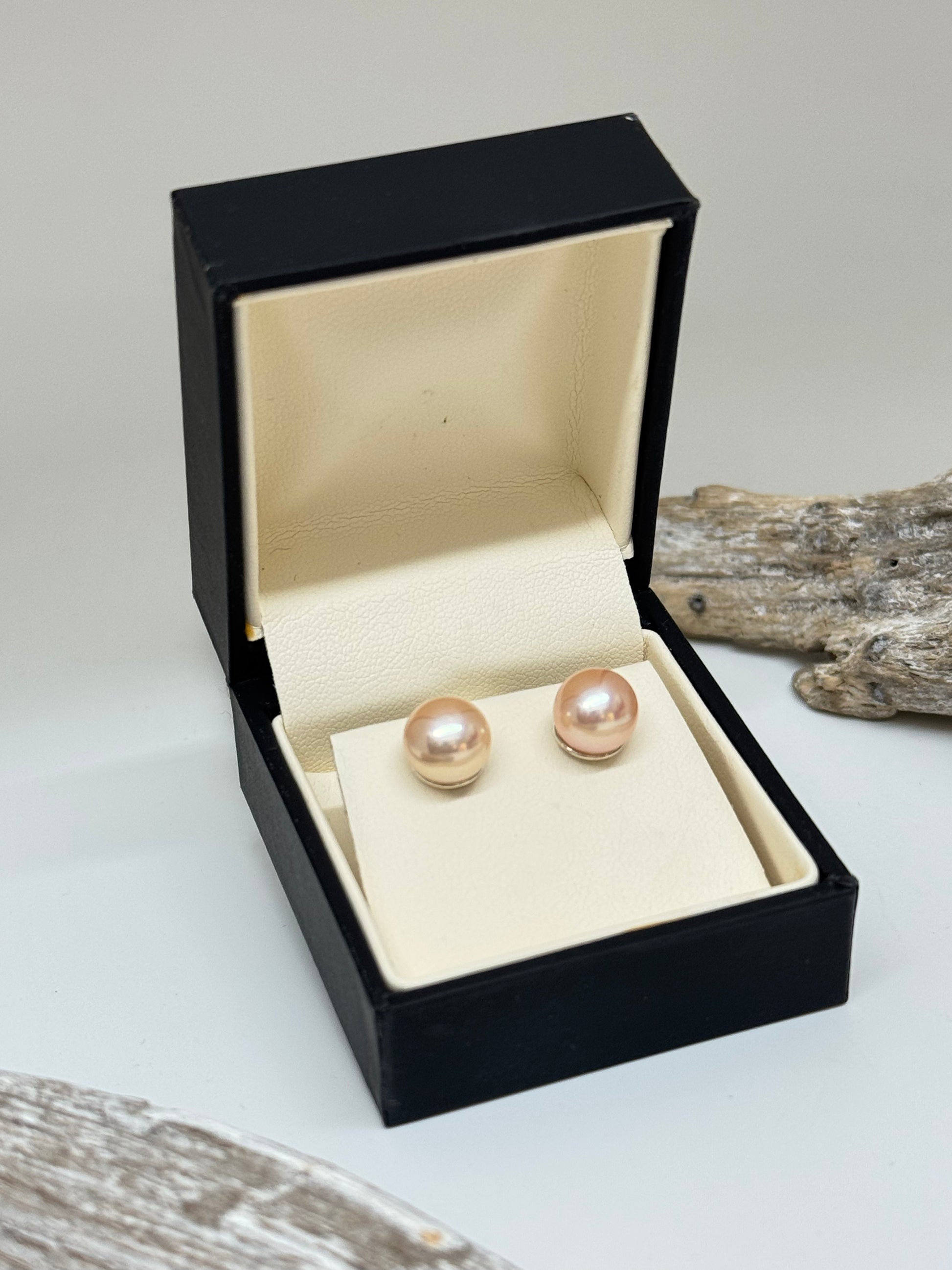 Boucles D’oreilles Perles Roses fait mains à Montréal Caroline Savoie Boucles D’oreilles Perles Roses