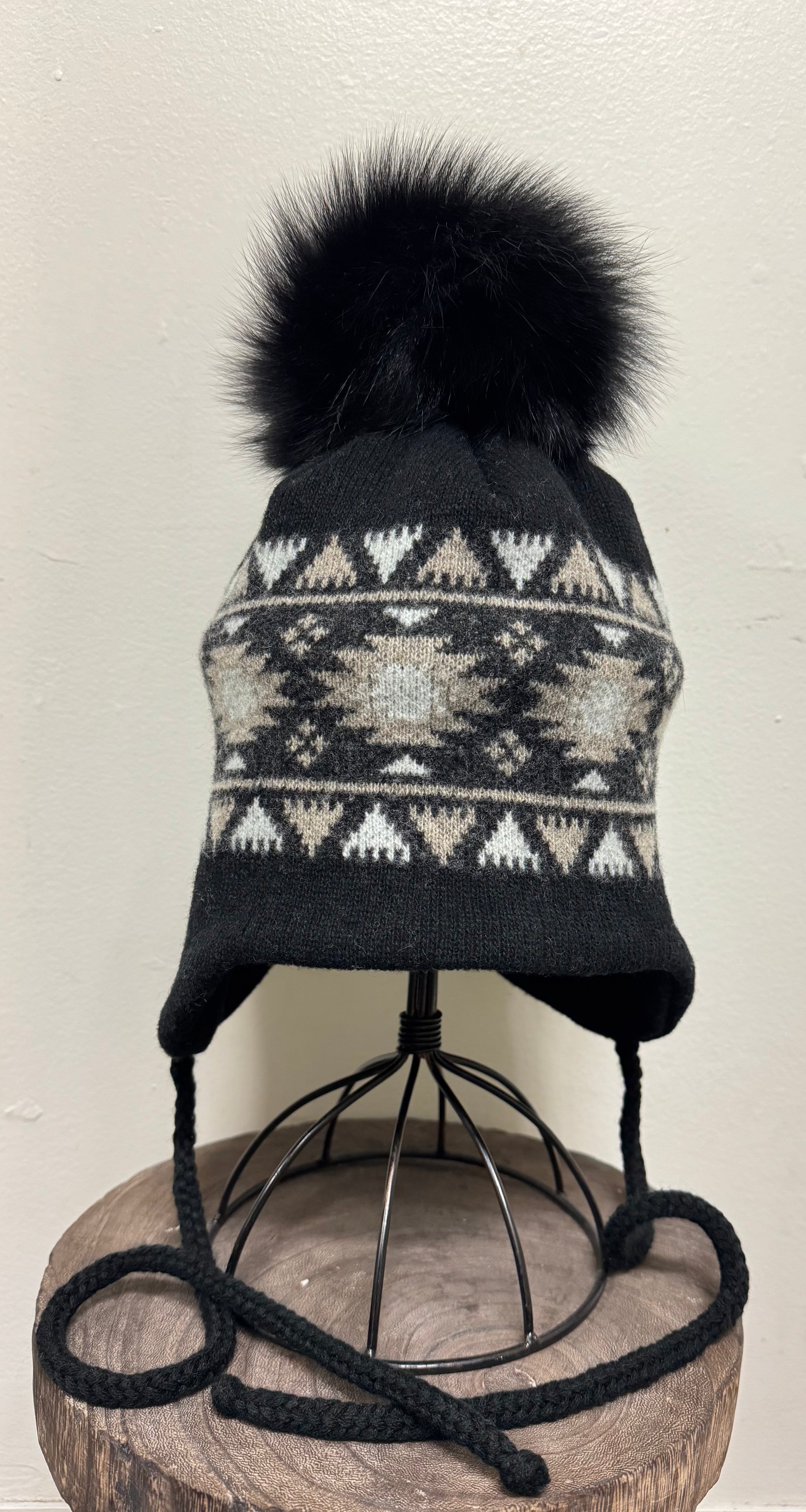 BANE - BONNET À OREILLES AVEC POMPON EN FOURRURE RECYCLÉ HARRICANA BANE