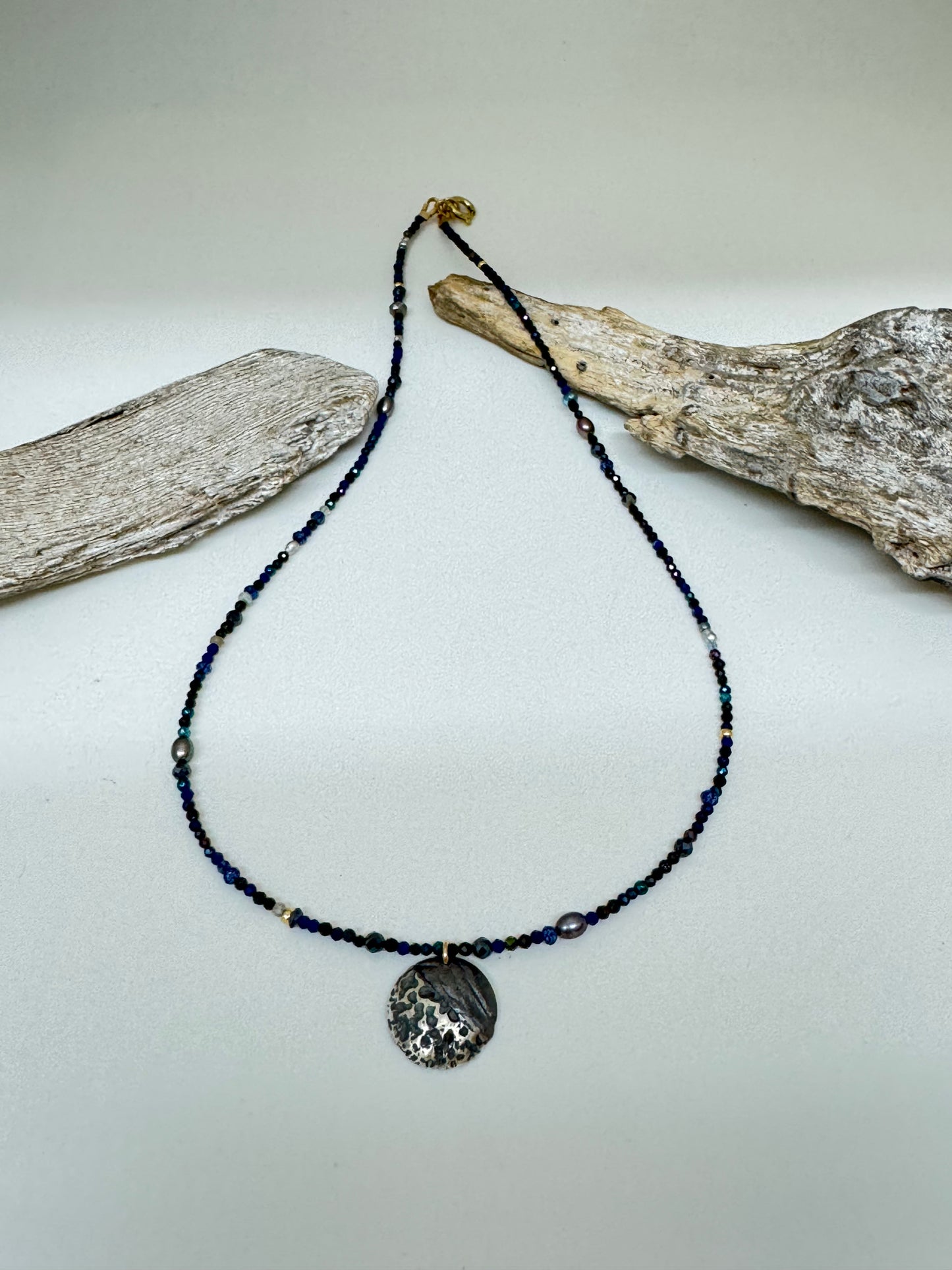 Collier Dream Glow Midnight, fait main en Ontario N-56 Air Earth Design N-56