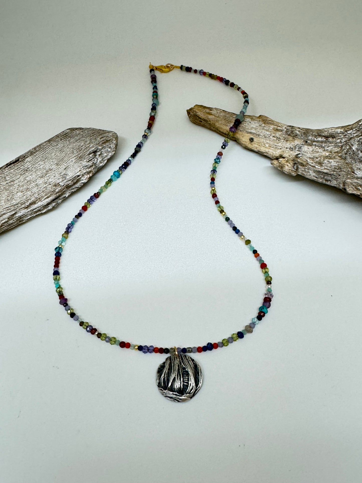 Collier Dream Glo multicolor, fait main en Ontario N-56 Air Earth Design N-56