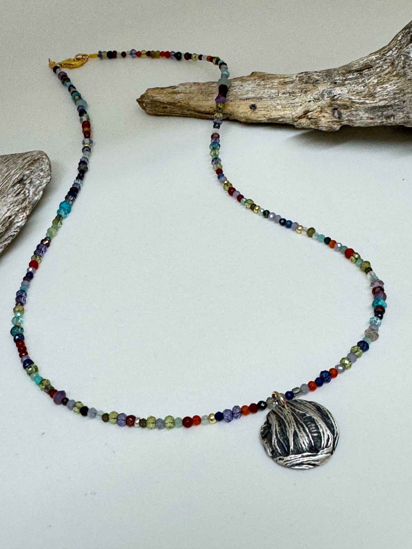 Collier Dream Glo multicolor, fait main en Ontario N-56 Air Earth Design N-56