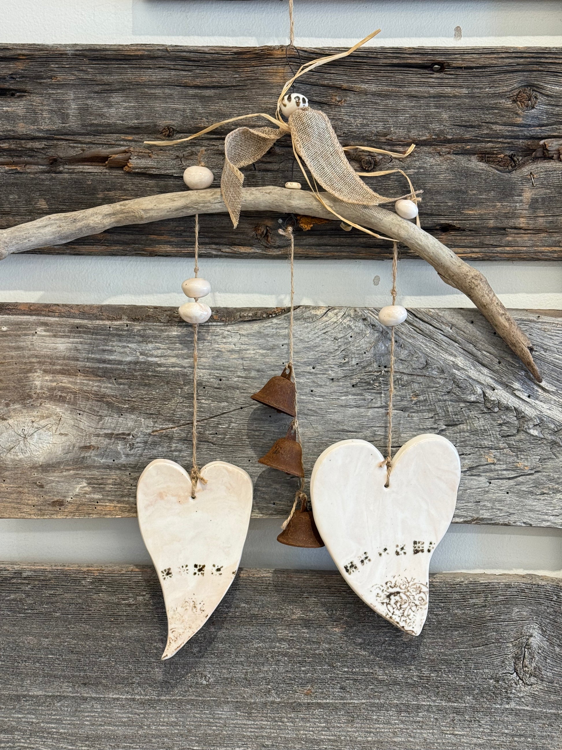 Mobile Coeurs en porcelaine sur bois Fait main à Sainte-Adèle Nathalie Laramée