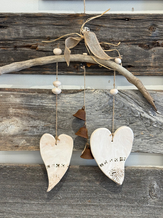 Mobile Coeurs en porcelaine sur bois Fait main à Sainte-Adèle Nathalie Laramée