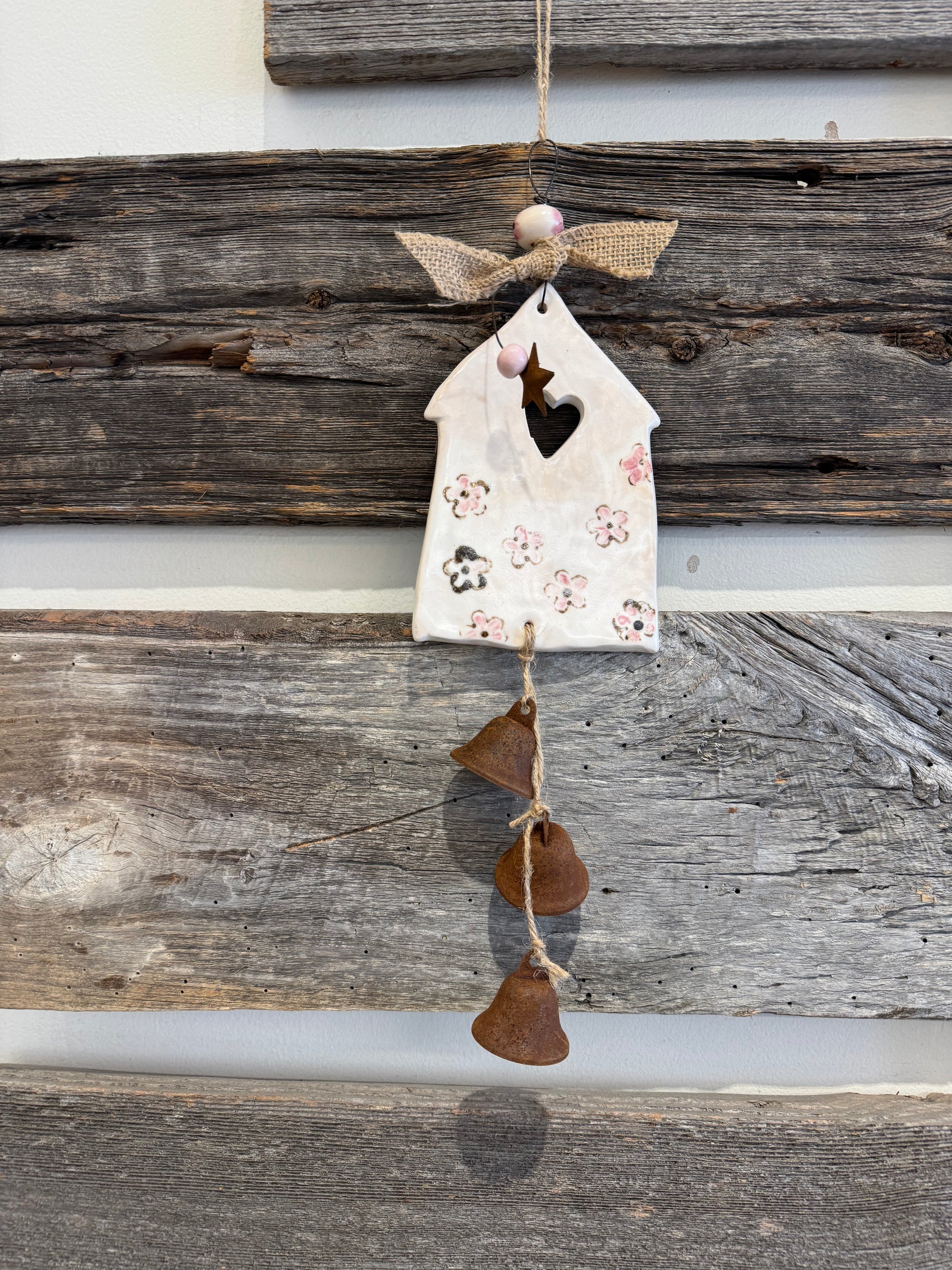 Mobile Coeur et Fleurs en porcelaine Fait main à Sainte-Adèle Nathalie Laramée