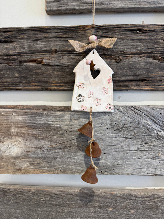 Mobile Coeur et Fleurs en porcelaine Fait main à Sainte-Adèle Nathalie Laramée