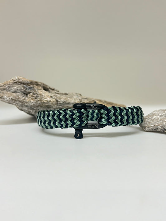 <p>Bracelet Gorgeous Georges, Navy Atlas Green Black Amsterdam, Pig&amp;Hen Gorgeous George</p> <p>&nbsp;</p>