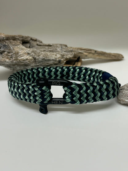 <p>Bracelet Gorgeous Georges, Navy Atlas Green Black Amsterdam, Pig&amp;Hen Gorgeous George</p> <p>&nbsp;</p>