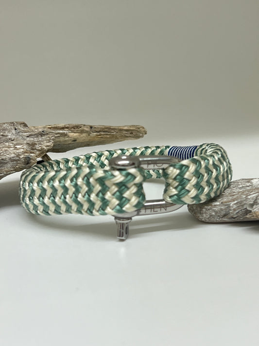 <p>Bracelet Gorgeous Georges, Cream Atlas Green Silver Amsterdam, Pig&amp;Hen Gorgeous George</p> <p>&nbsp;</p>