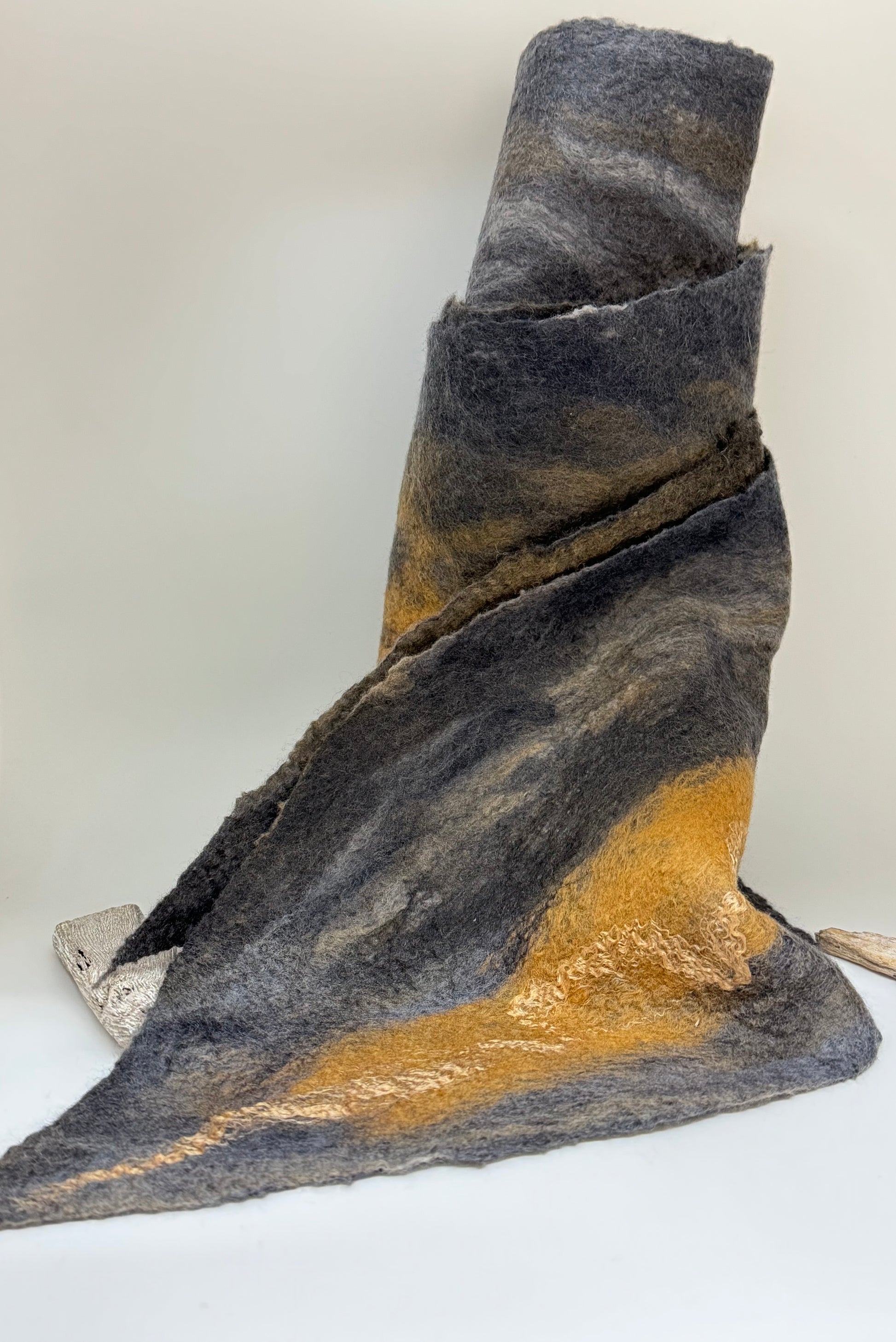 Foulard Fauve d'or laine feutré Isabelle Boudreau Foulard mérinos