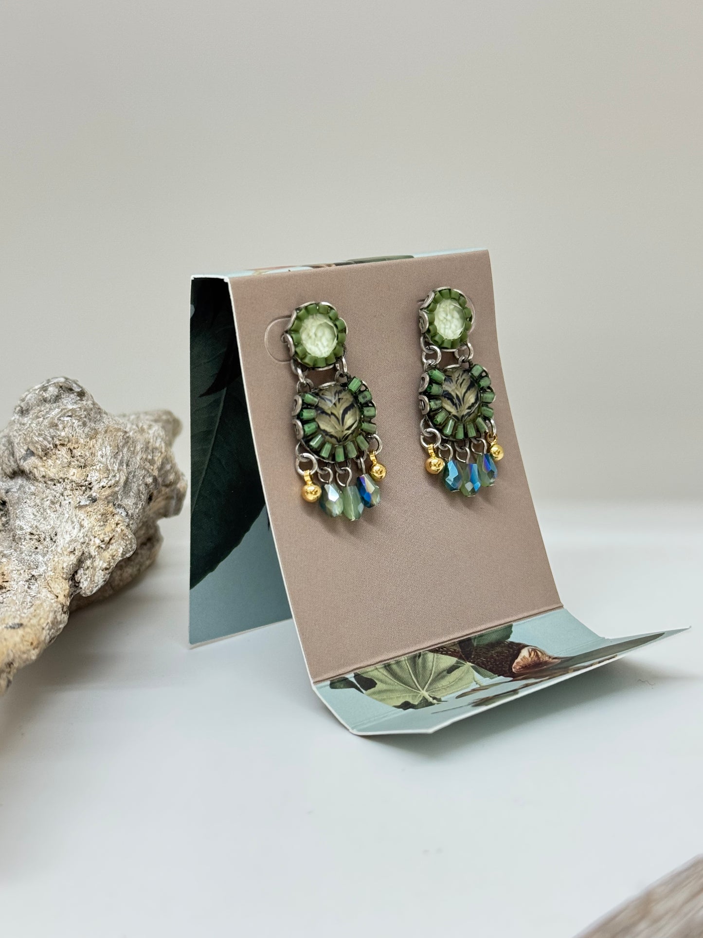 Boucles d'oreilles Eucalyptus Ayala Bar&nbsp; Cristaux/Métaux antiques/Verre fabriquée au Moyen-Orient C2298