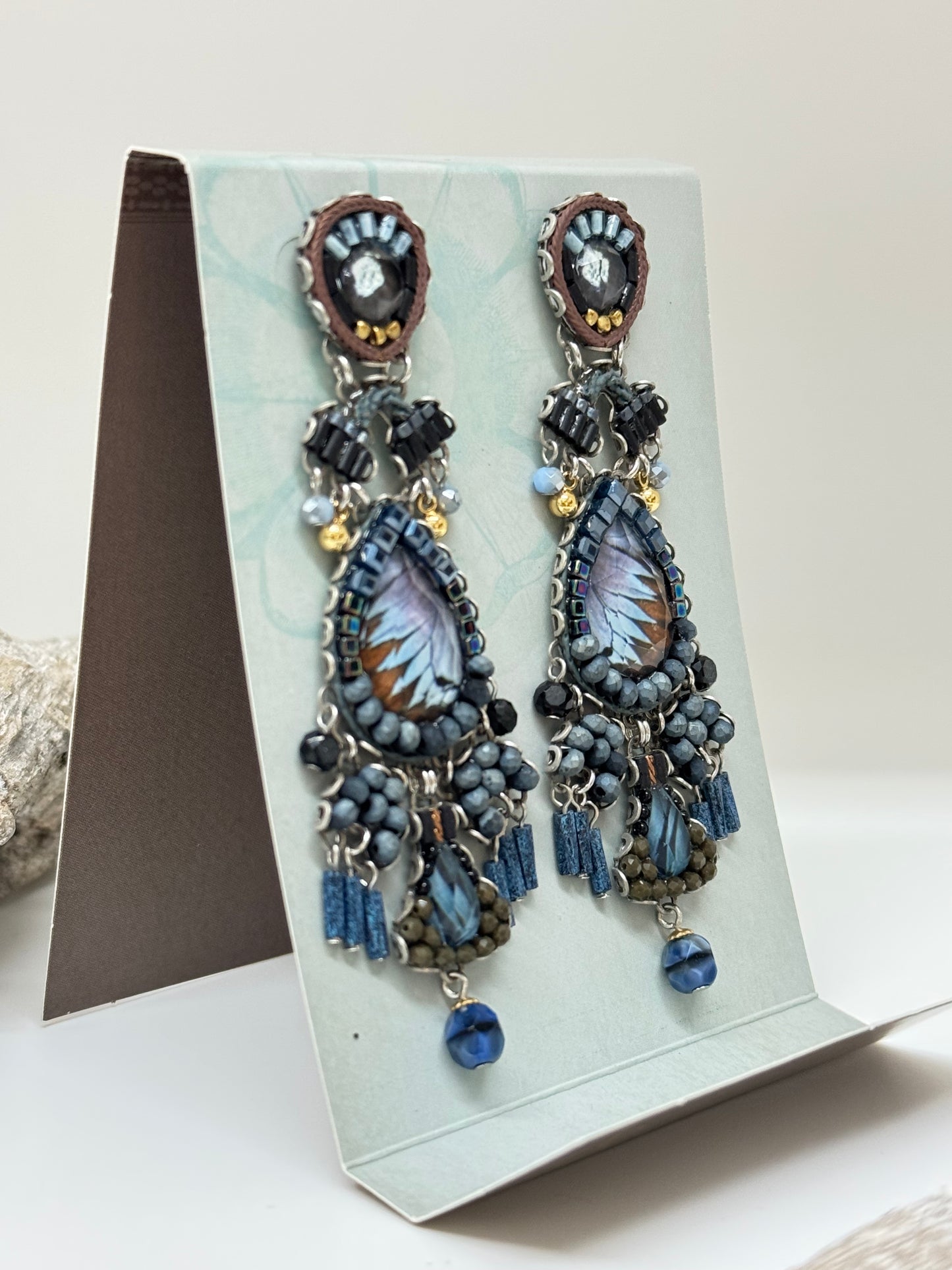 Boucles d'oreilles Indigo Mara Savana Ayala Bar Cristaux/Métaux antiques/Verre fabriquée au Moyen-Orient C2286
