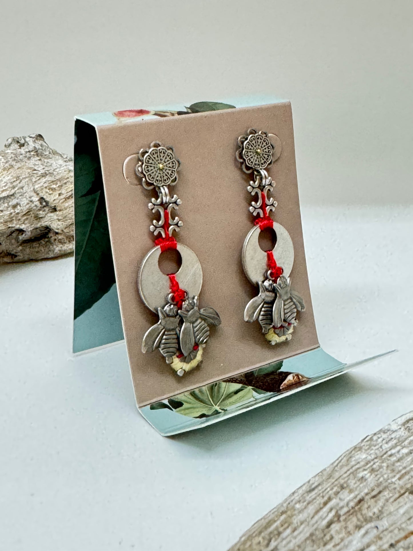 Boucles d'oreilles Myrrena Ayala Bar Cristaux/Métaux antiques/Verre fabriquée au Moyen-Orient N2344