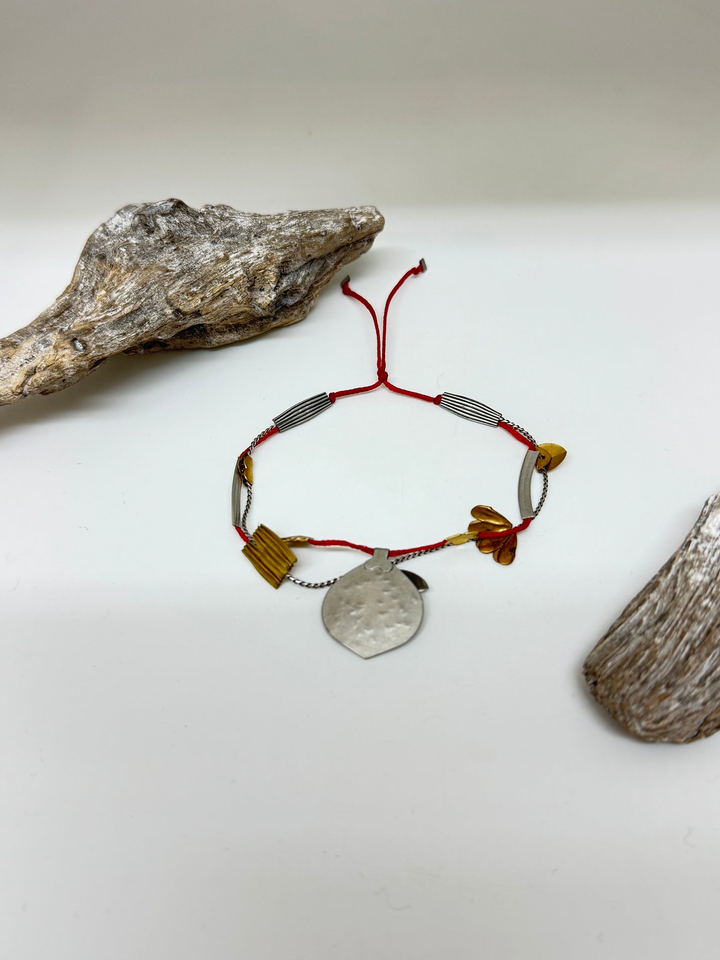 Bracelet Metal Bloom  Fabriqué à la main au Moyen Orient