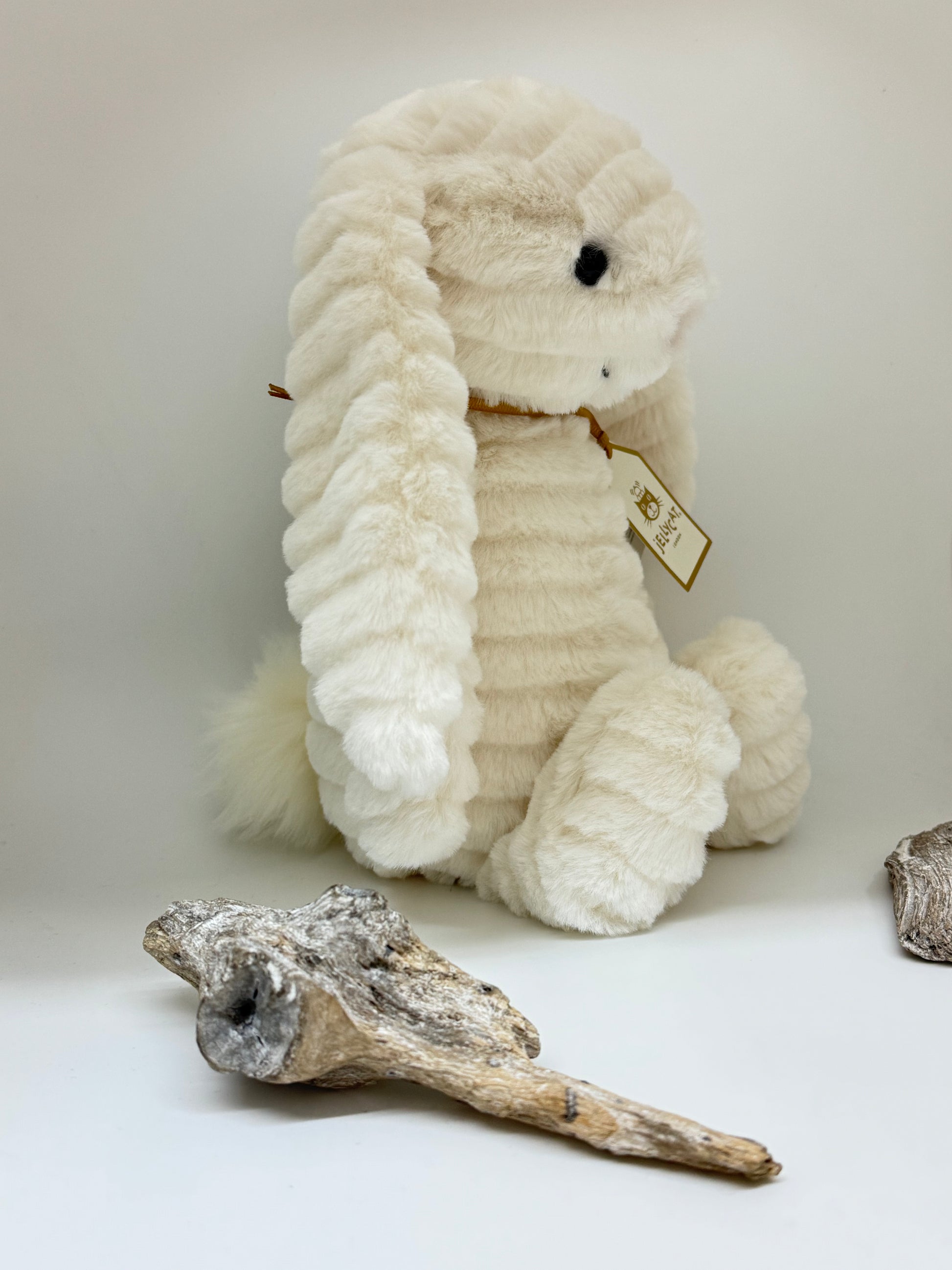 Nimbus le lapin de luxe timide peluche dessinée à Londres Nimbus le lapin de luxe timide peluche dessinée à Londres BAS3NIM