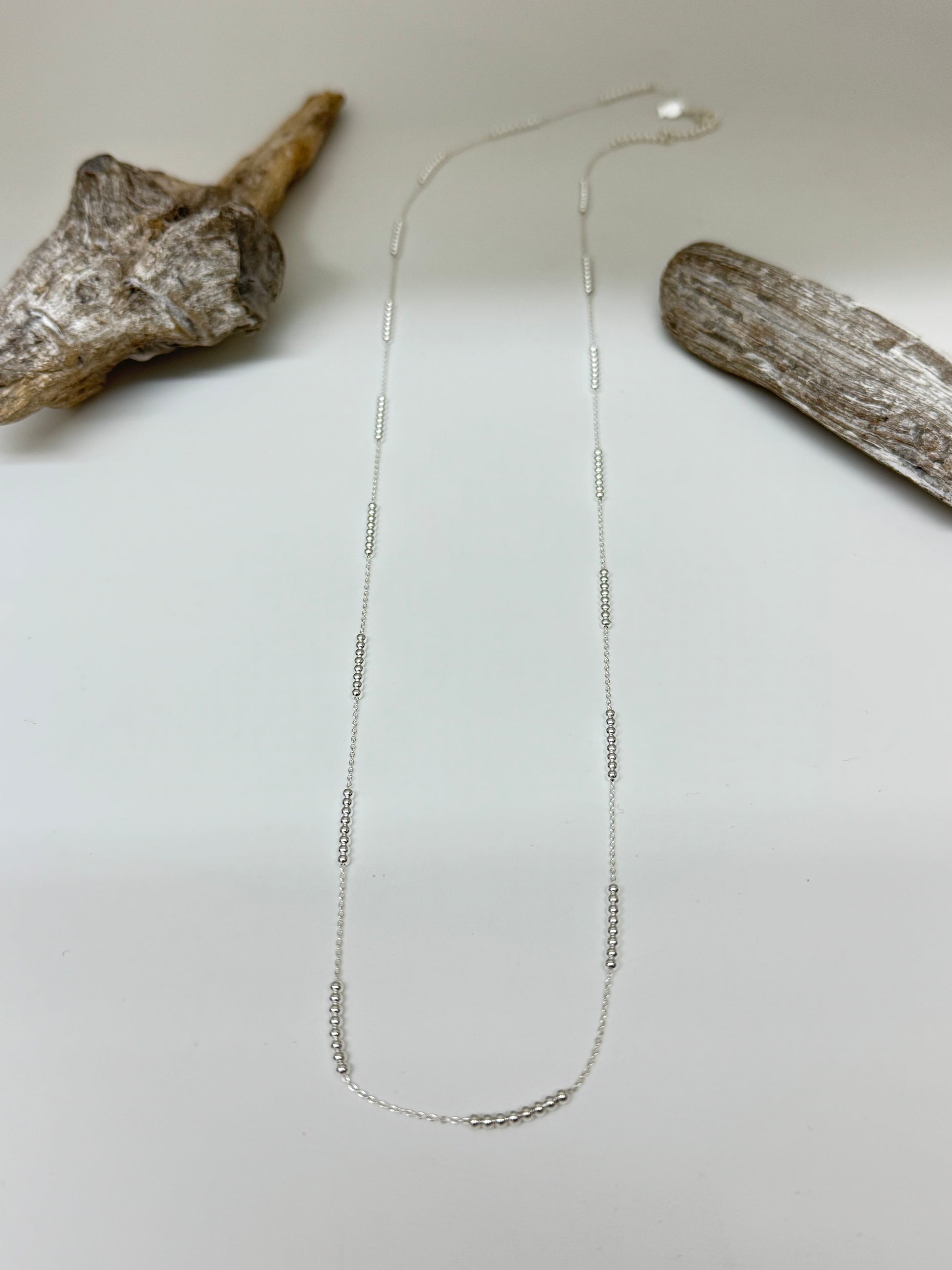 Sautoir maille et mini boules Argent sterling Clio Blue Fabriqué à la main à Paris en France Clio Blue SAU4297