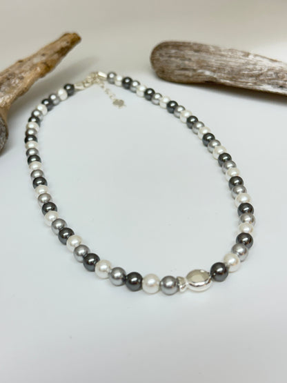 Collier en perle de nacre blanc gris argent sterling Clio Blue Fabriqué à la main à Paris en France Clio Blue 11AT2442