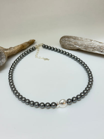 Collier en perles de nacre Gris foncé argent sterling Clio Blue Fabriqué à la main à Paris en France Clio Blue 11AT2442GF