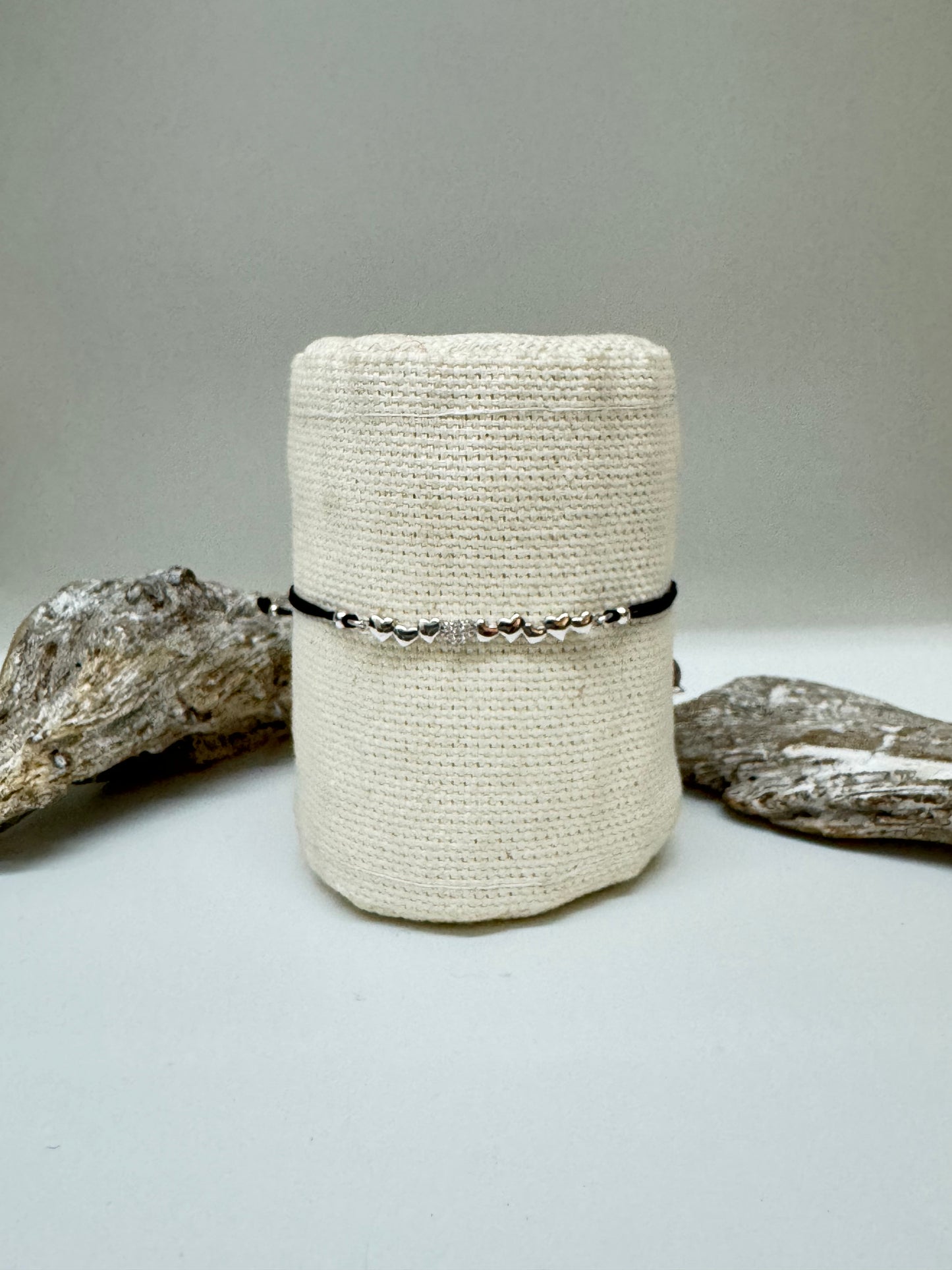 Bracelet multi Coeurs avec zircon Argent 925 sur cordon noir Kurshuni Bracelet multi Coeurs avec zircon Argent 925 sur cordon noir KR1368-4