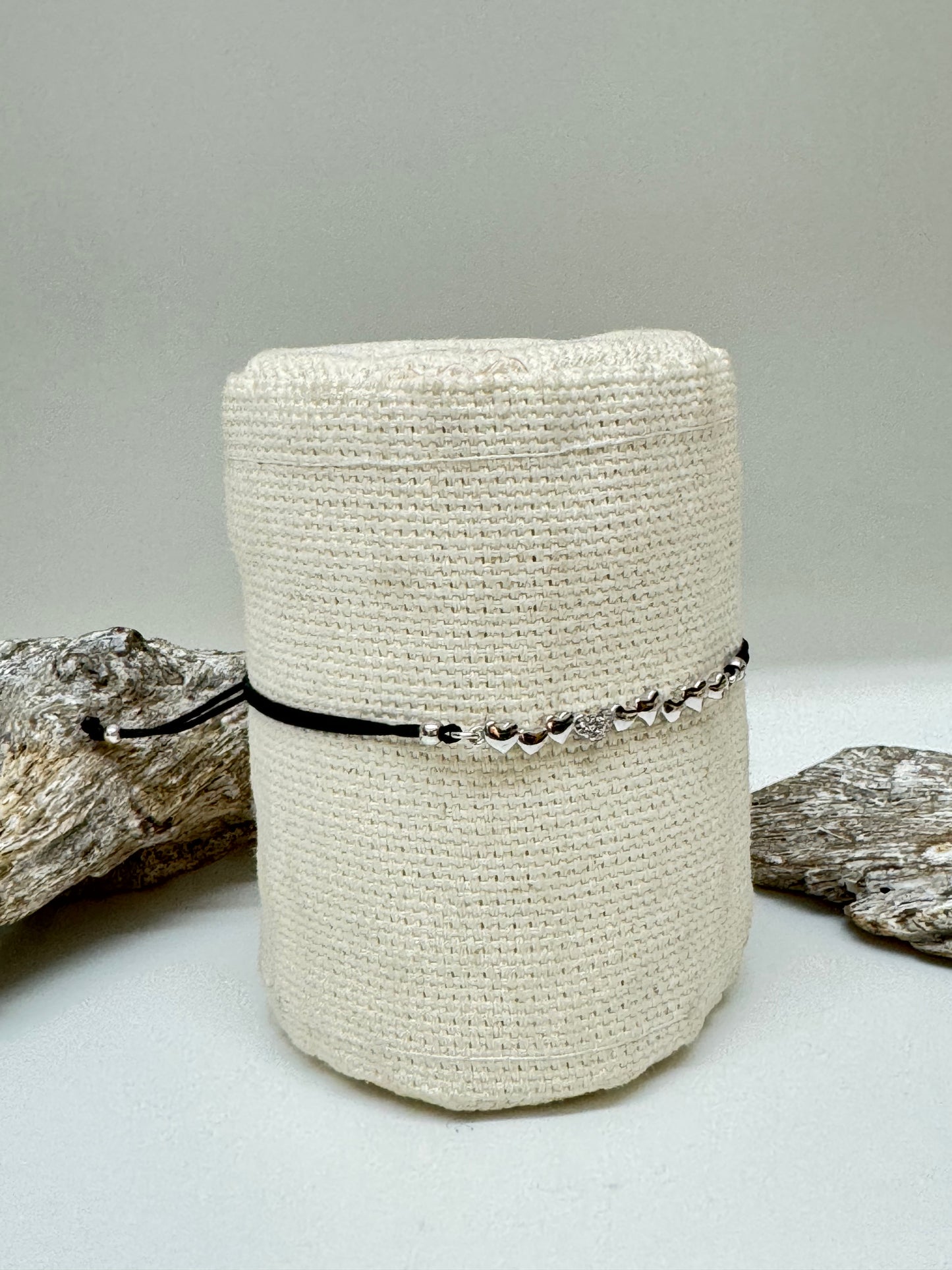 Bracelet multi Coeurs avec zircon Argent 925 sur cordon noir Kurshuni Bracelet multi Coeurs avec zircon Argent 925 sur cordon noir KR1368-4