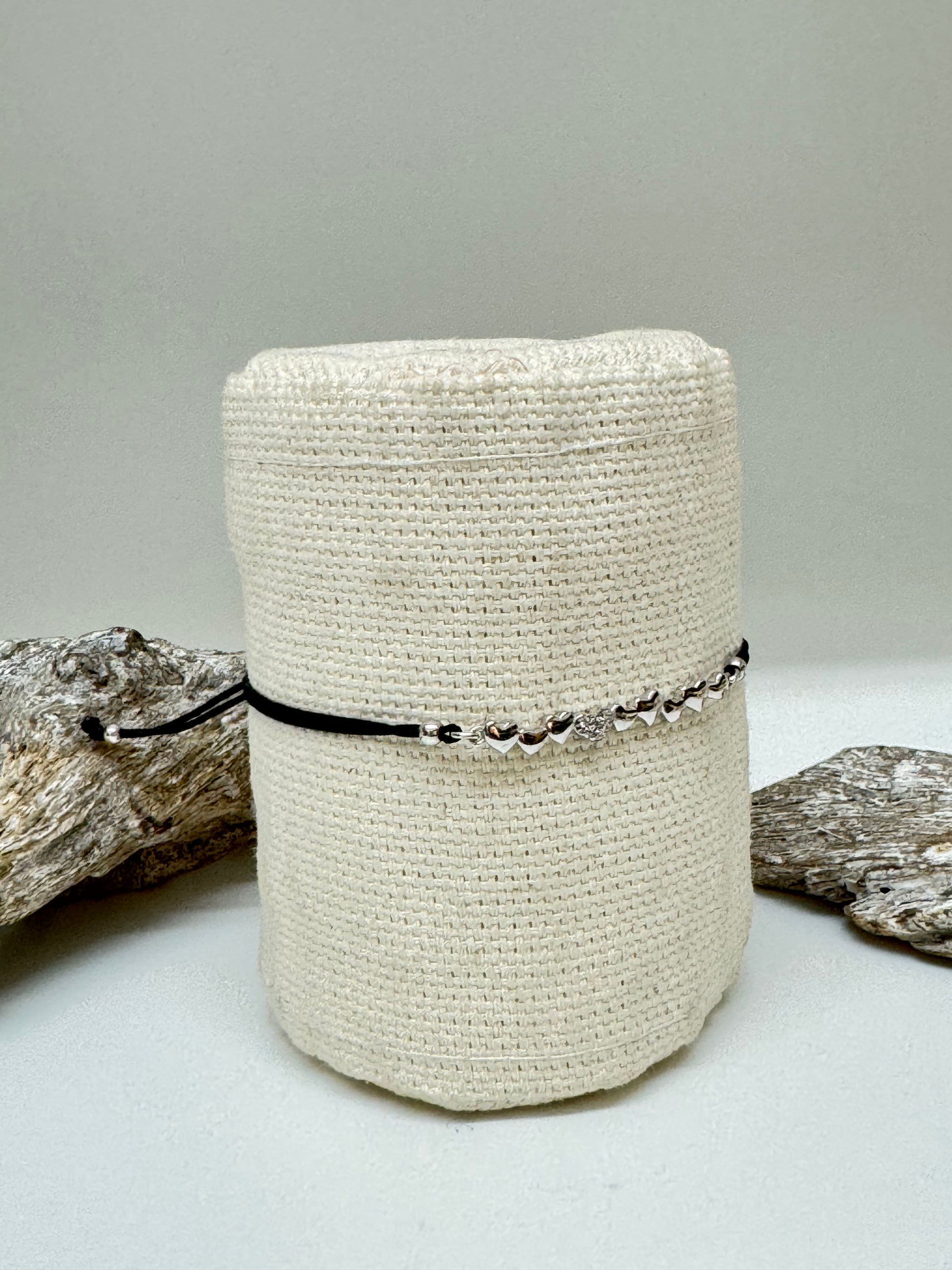 Bracelet multi Coeurs avec zircon Argent 925 sur cordon noir Kurshuni Bracelet multi Coeurs avec zircon Argent 925 sur cordon noir KR1368-4