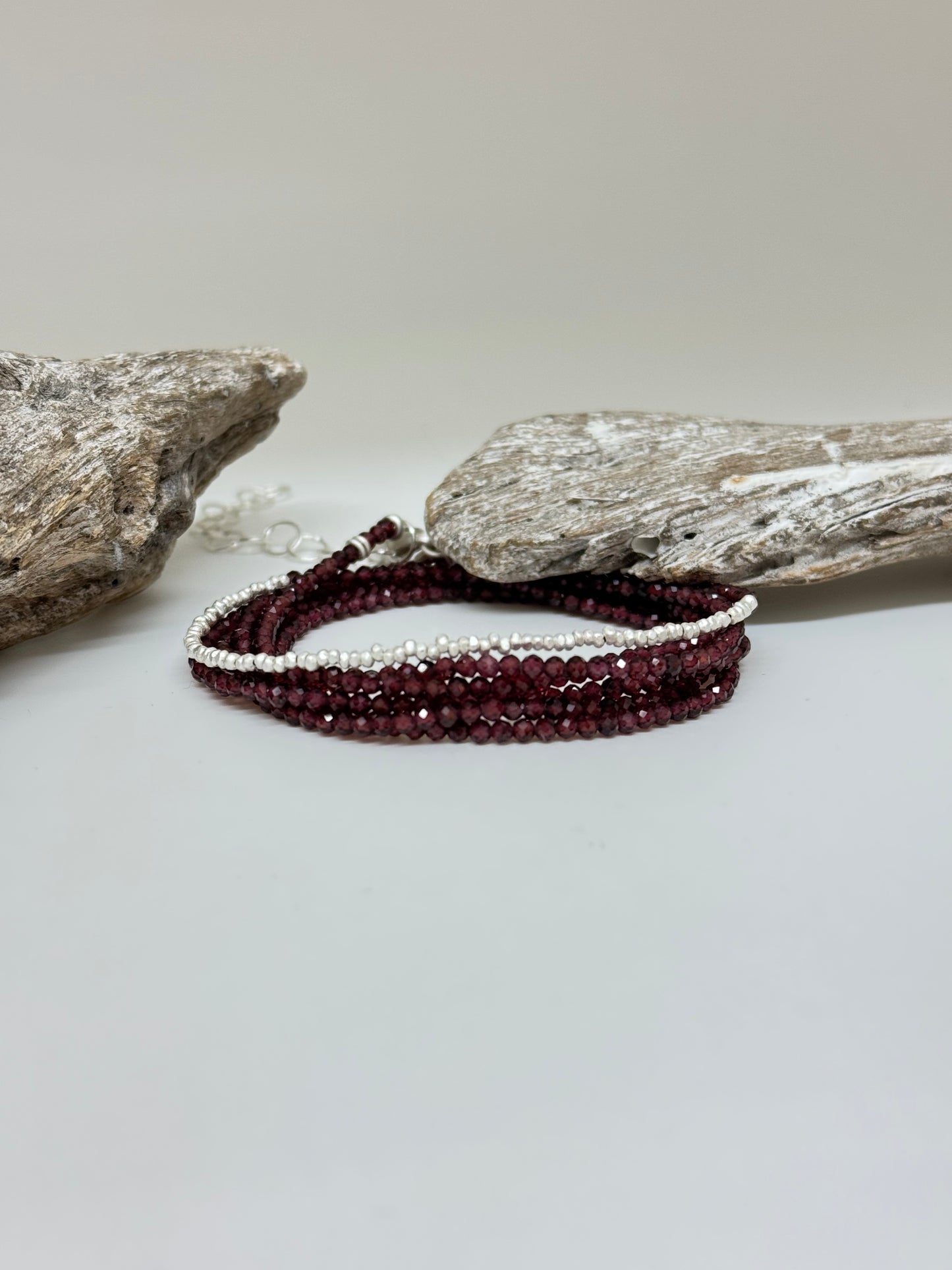 Bracelet Multi 7 Grenat et Argent 925 S. Bucci Atelier créatif Bracelet Multi 7 Grenat et Argent 925