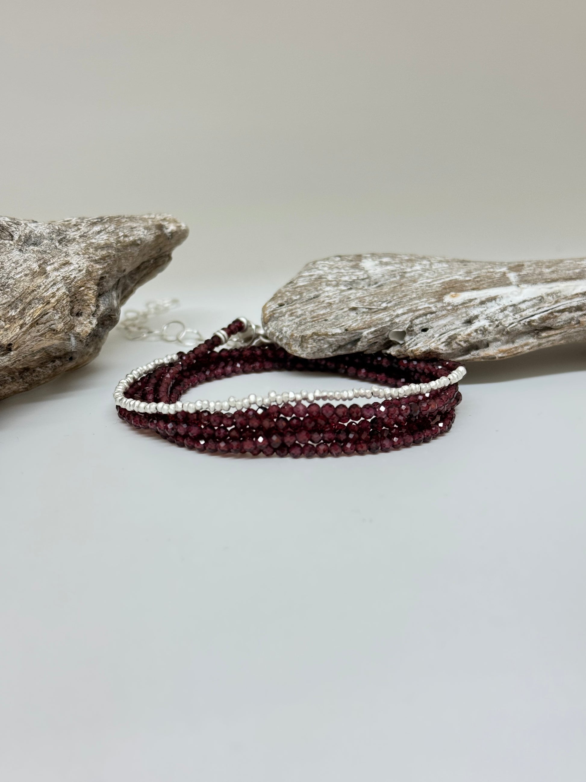Bracelet Multi 7 Grenat et Argent 925 S. Bucci Atelier créatif Bracelet Multi 7 Grenat et Argent 925