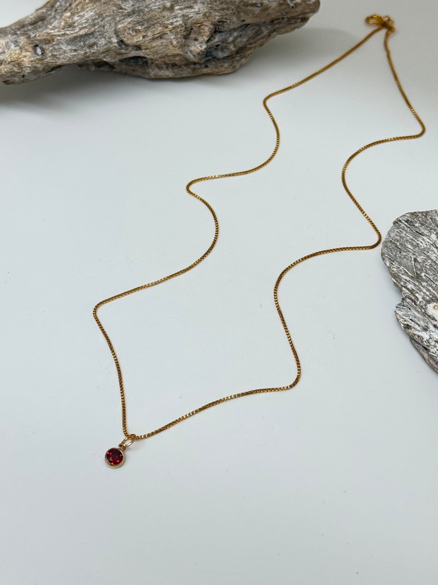 Collier mini zircon rouge, dessinée à Vancouver Lovers Tempo 2DF-SP23012-JAN