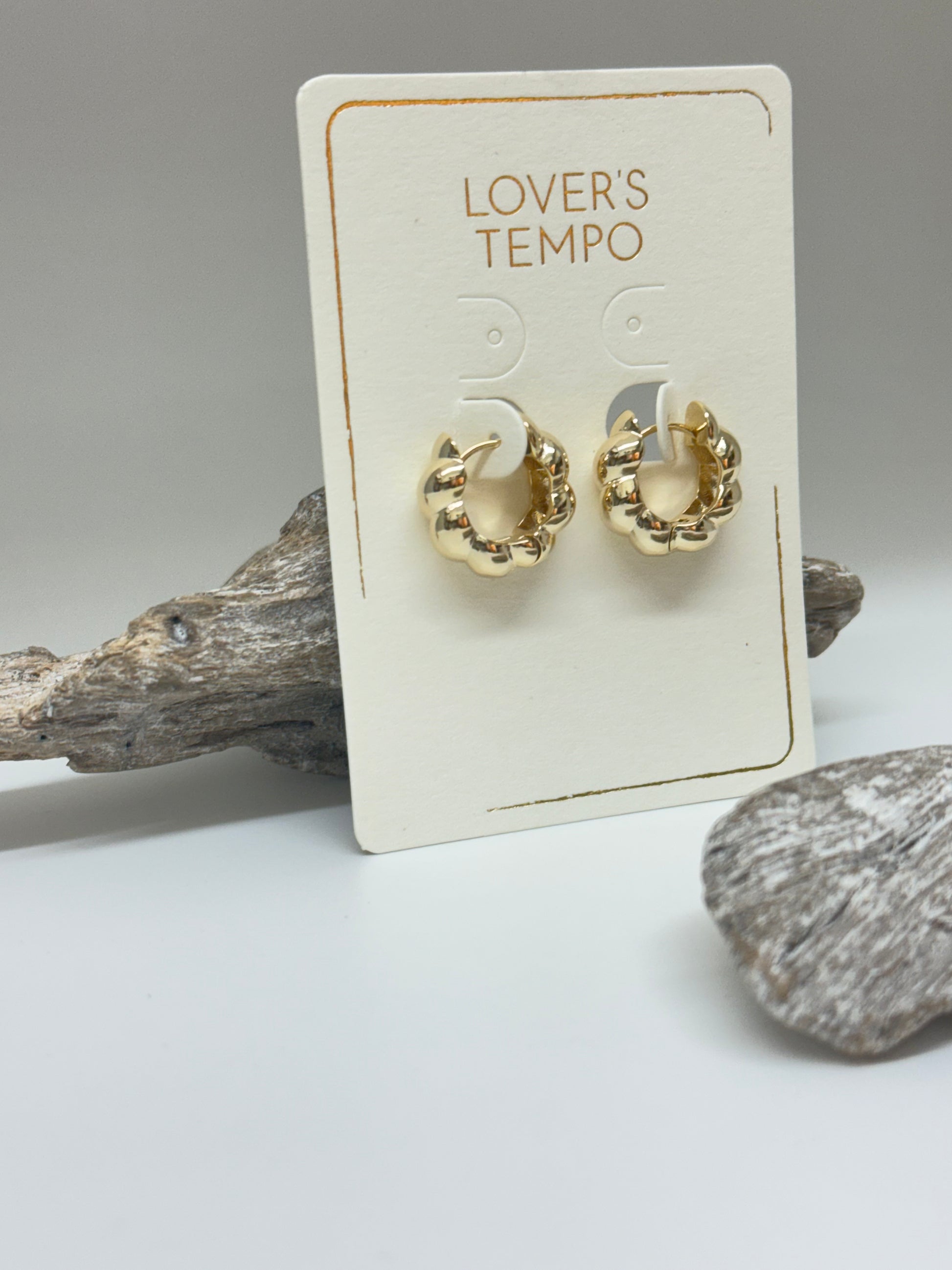 Boucles d'oreilles créoles Croissant Puff dessinée à Vancouver Lovers Tempo 1SP24005-GLD