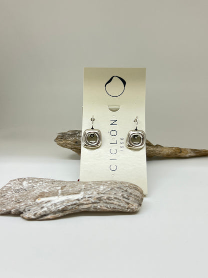 <p>Boucles d'oreille Encuadrados Fabriqué à la main par des Artisans d'Espagne, Ciclon 192631</p> <p>&nbsp;</p>