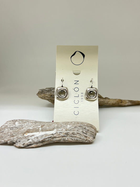 <p>Boucles d'oreille Encuadrados Fabriqué à la main par des Artisans d'Espagne, Ciclon 192631</p> <p>&nbsp;</p>