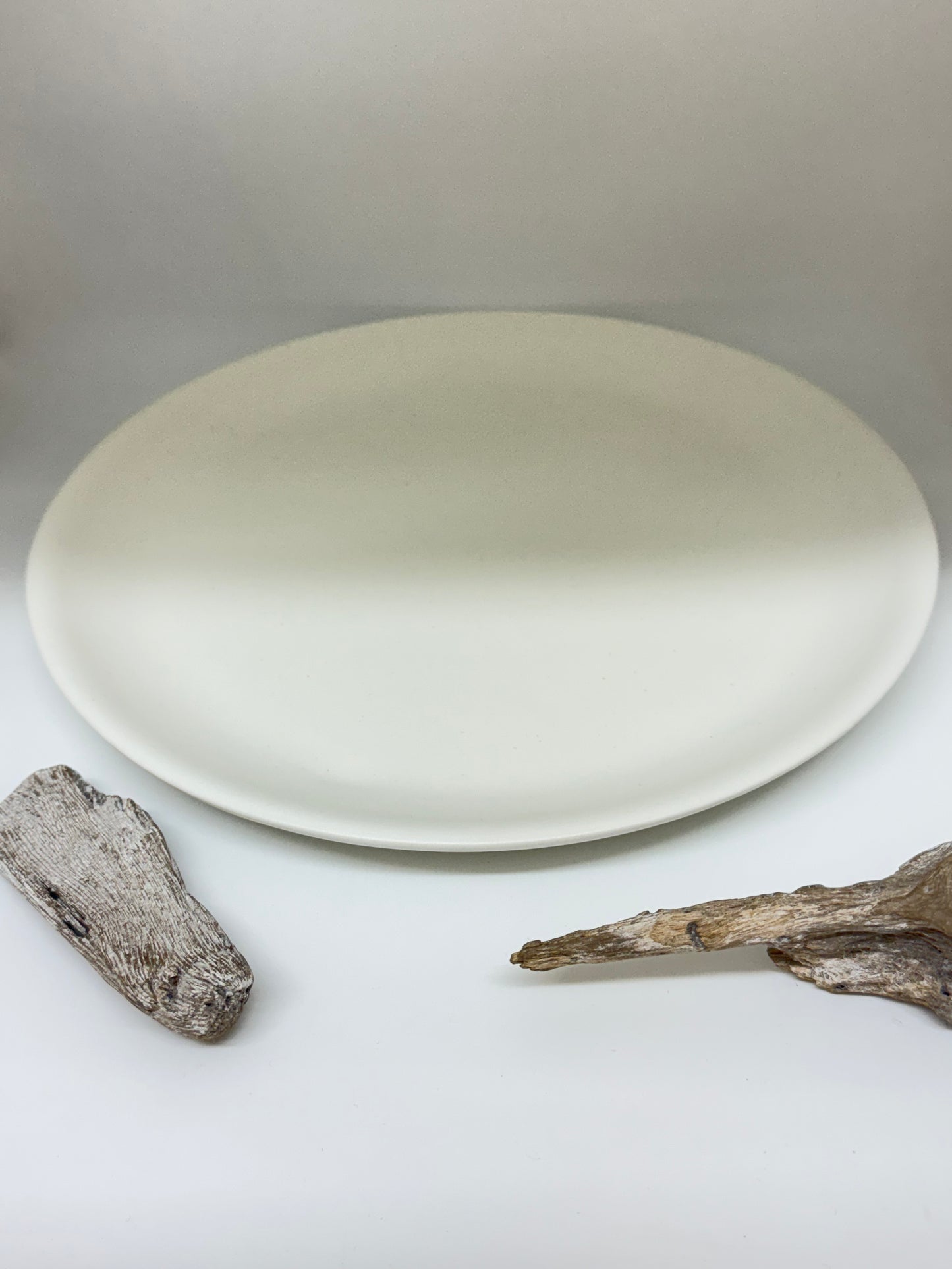 Assiette grande argile blanche locale fait main à Kamouraska