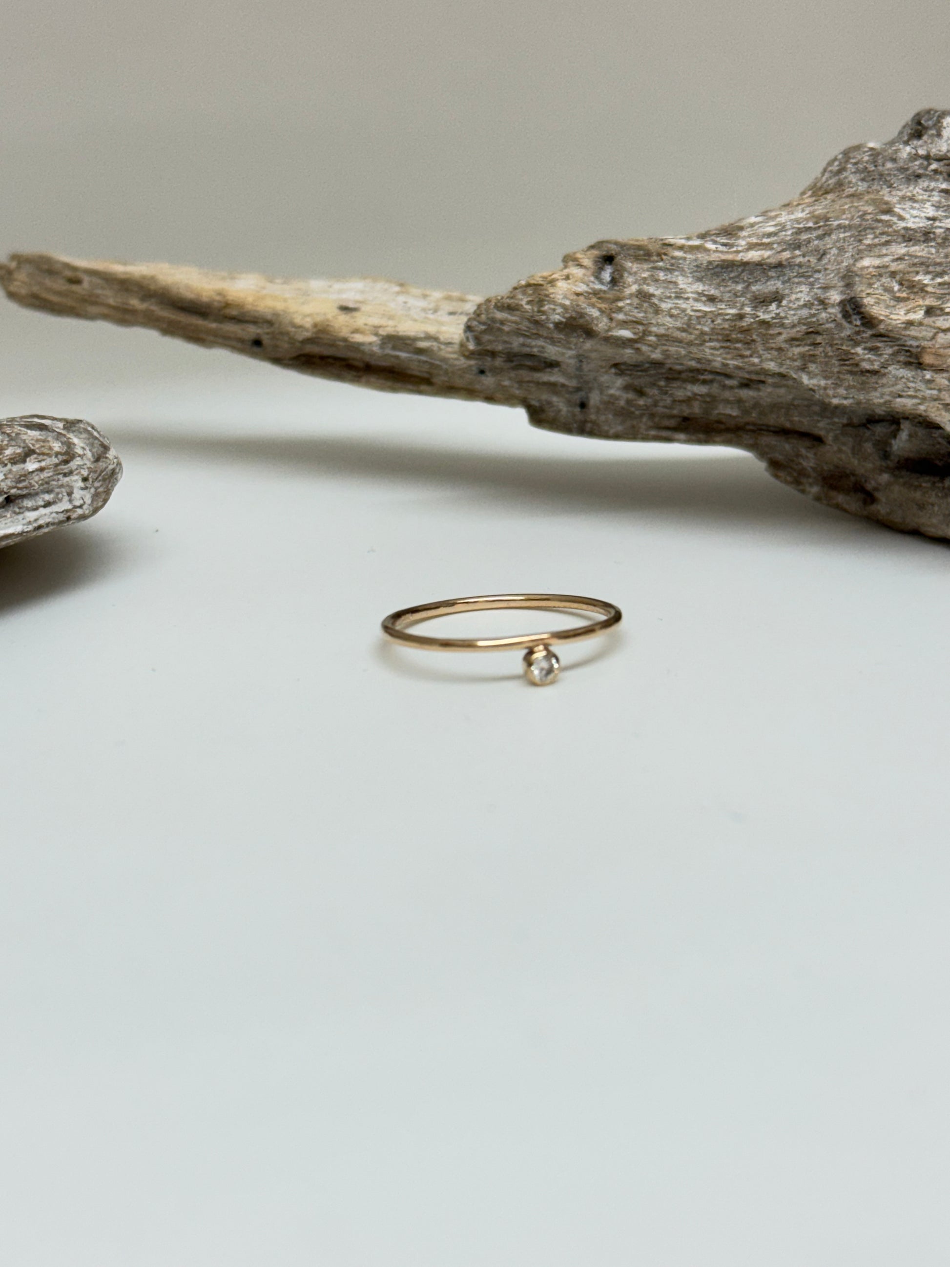 Bague Diamant Solitaire Or jaune 14 carats recyclé Fait en Outaouais W Jewellery