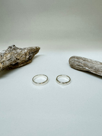 Bague Fine hammer Argent 925 recyclé Fait en Outaouais Alliance W Jewellery