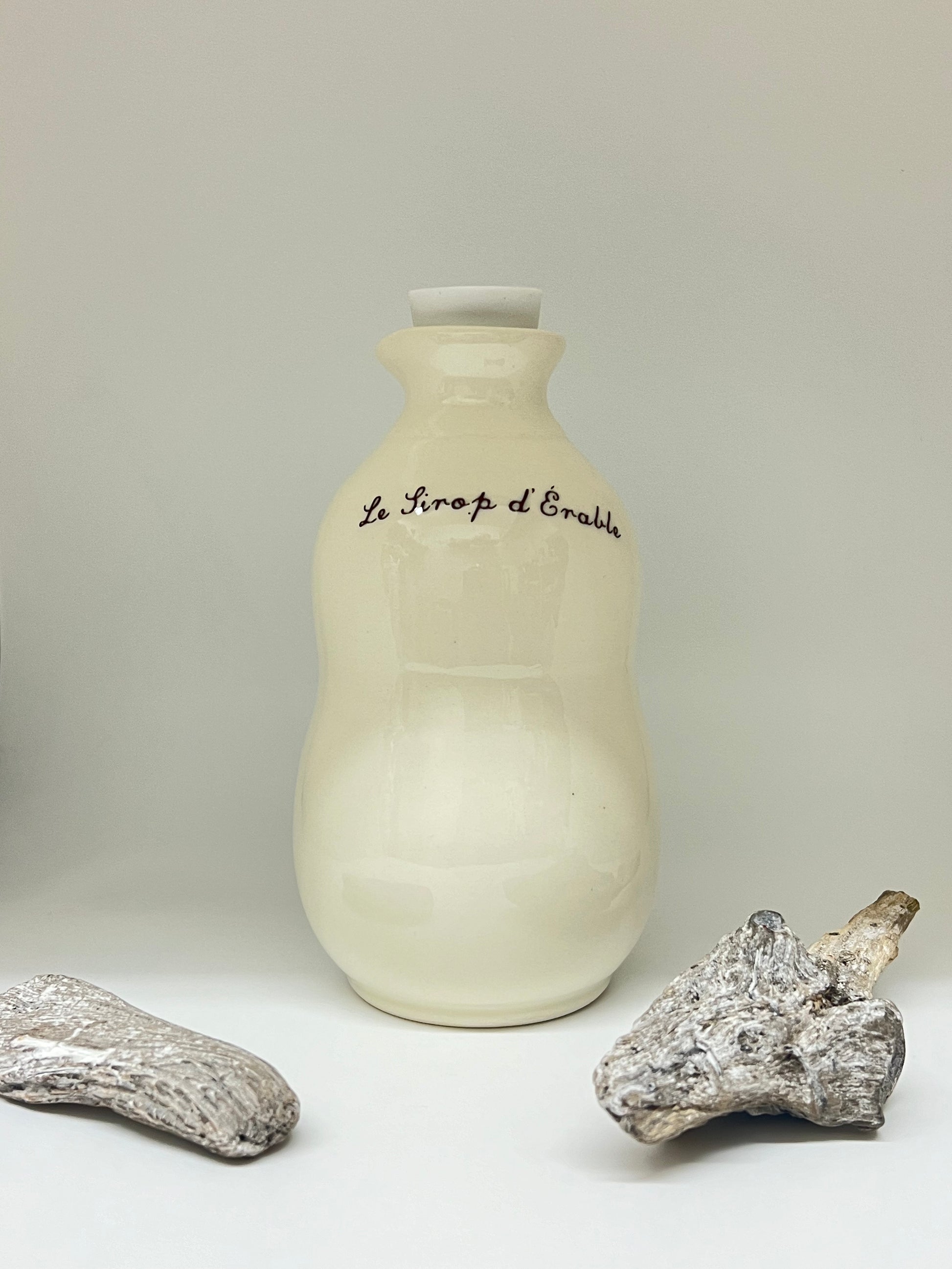 Pichet à Sirop d'érable sans anse tournée à la main à Montréal Weilbrenner et Lebeau Pichet Sirop