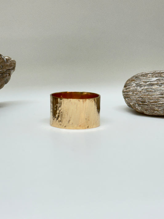 Bague Martelée Or jaune 14 carats recyclé Fait en Outaouais W Jewellery