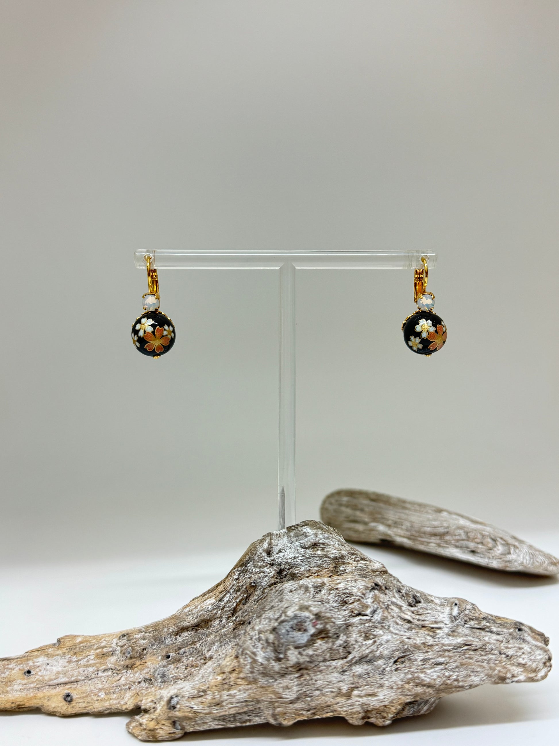 Boucles Decalco noir floral Fabriqué à la main à Marseille en France Gas bijoux Boucles Decalco noir floral